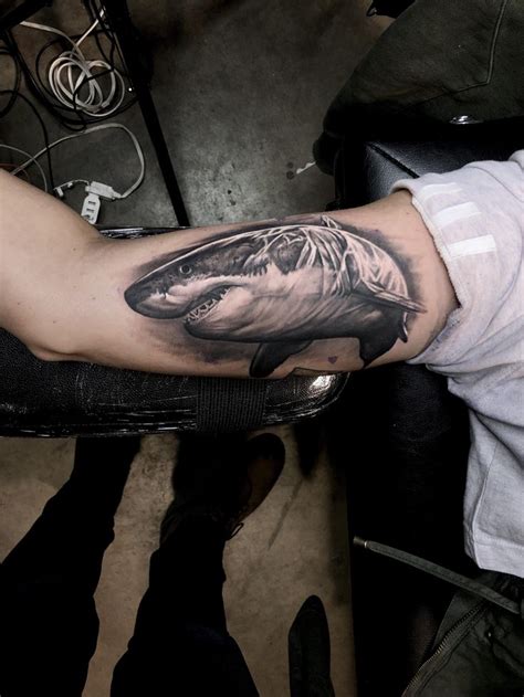 Great white shark tattoo | Shark tattoos, Mens shoulder tattoo, Animal ...