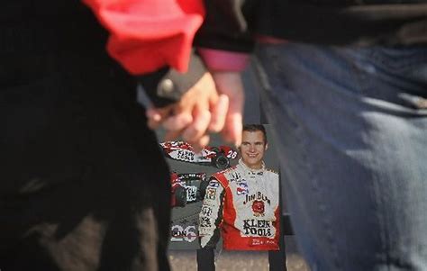 Dan Wheldon died of head injuries after IndyCar crash, autopsy shows ...