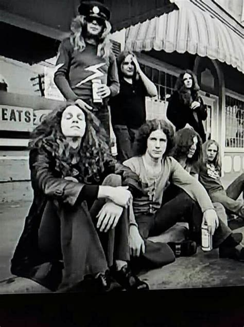 Pin by Jim L on Lynyrd Skynyrd 1970s | Lynyrd skynyrd band, Ronnie van ...