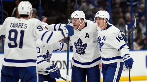 Maple Leafs erase 3-goal deficit in final frame to beat Lightning in overtime | CBC Sports