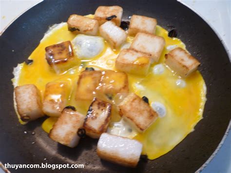 Blog of Salt: Banh Bot Chien - Fried Rice Cubes w/ Eggs