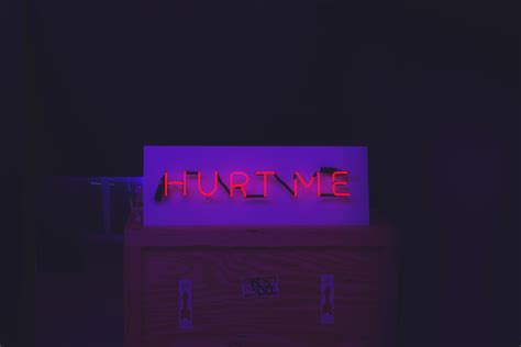 Hurt Me Neon Wallpaper,HD Typography Wallpapers,4k Wallpapers,Images,Backgrounds,Photos and Pictures