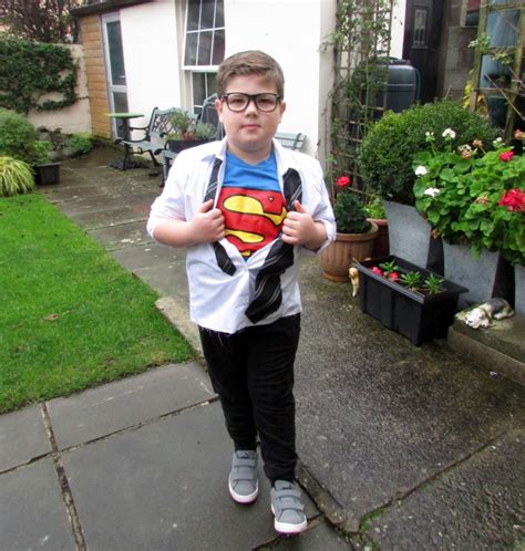 How to Make a Superman/Clark Kent Halloween Costume at Home - Holidappy