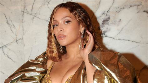 I Can't Even See Beyoncé's Hair on the French Vogue Cover and I Still Love It — See Photo | Allure