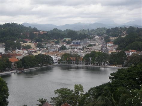 srilankan friends: The kandy lake