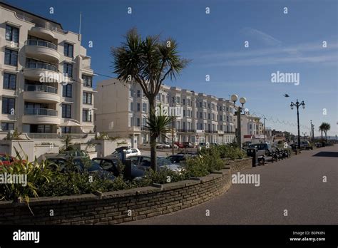 Worthing seafront hi-res stock photography and images - Alamy