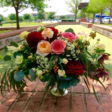 Texas Blooms and Gifts | Floral arrangements, Bloom, Floral wreath