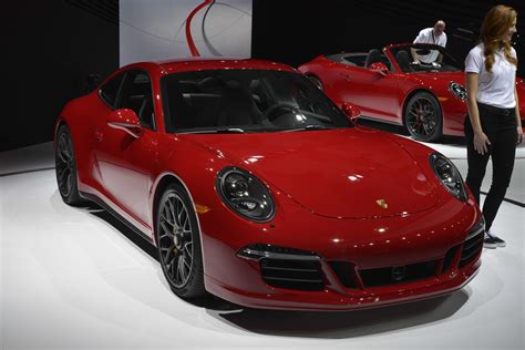 Porsche 911 Carrera GTS and 2015 Cayenne GTS Paint LA in Carmine Red [Live Photos] - autoevolution