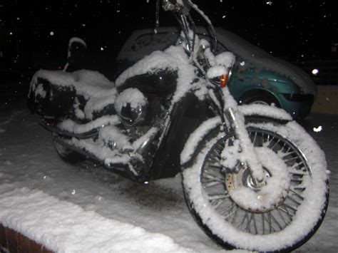 Motoblogn: Snow Covered Motorcycles