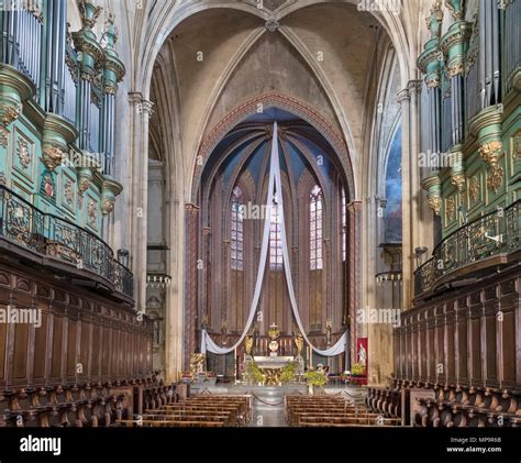 Interior of Aix Cathedral (Cathédrale Saint-Sauveur d'Aix-en-Provence), Aix-en-Provence ...