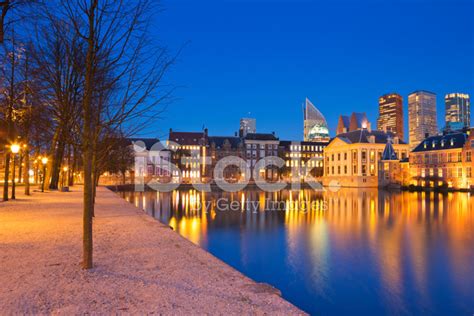 The Binnenhof In The Hague, The Netherlands At Night Stock Photo ...