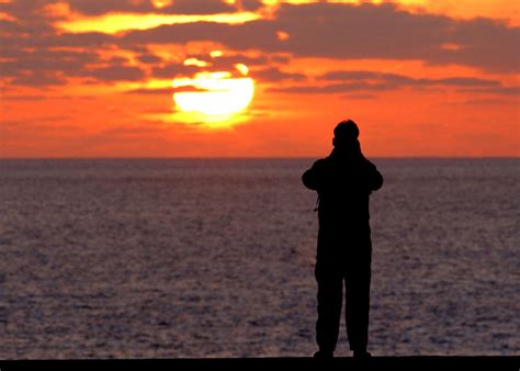 Free Images : sea, ocean, horizon, silhouette, cloud, people, sky, sun ...