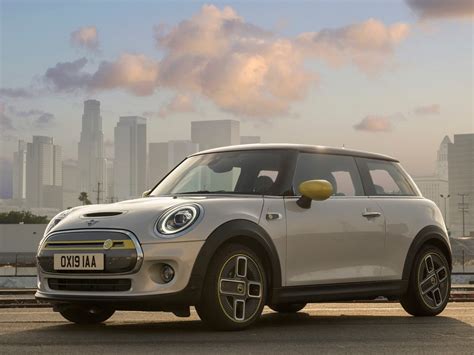 2020 Mini Cooper SE | Kelley Blue Book