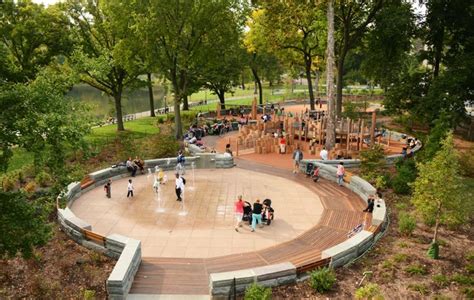 Circular public gathering space | Landscape architecture design ...