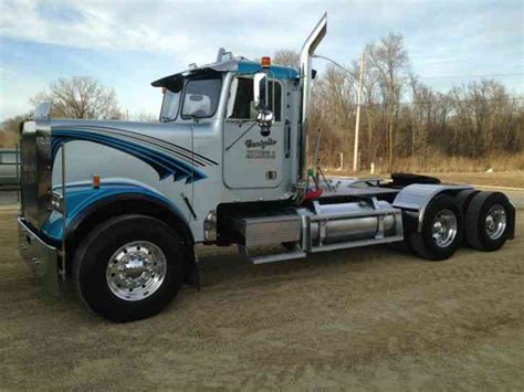 Freightliner FLC (1989) : Daycab Semi Trucks