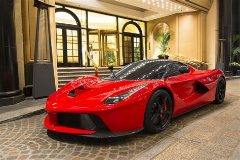 4K Ultra HD Wallpaper: Ferrari LaFerrari at the Mansion