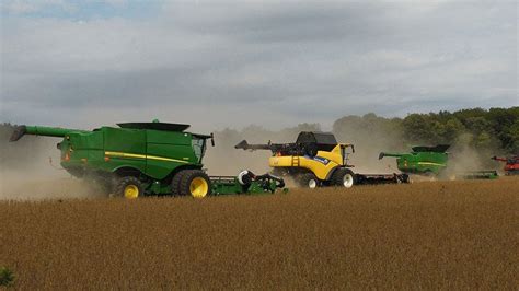 2021 Soybean Harvest Equipment Field Day focused on cutting harvest loss - Michigan Farm News