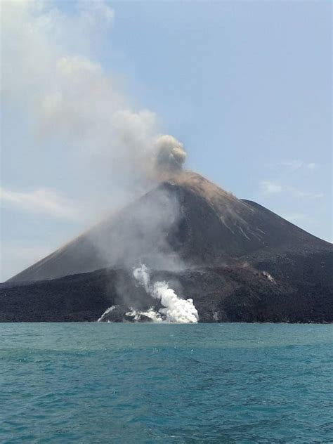 This eruption of Krakatau volcano is just too awesome in video - Strange Sounds