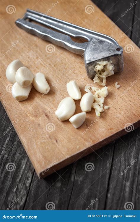 Sliced Garlic, Garlic Cloves with Garlic Crusher Stock Photo - Image of group, leaf: 81650172