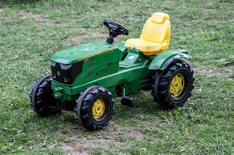 Comparatif de prix : combien coût un tracteur pour enfant ? - Réduc et bons plans