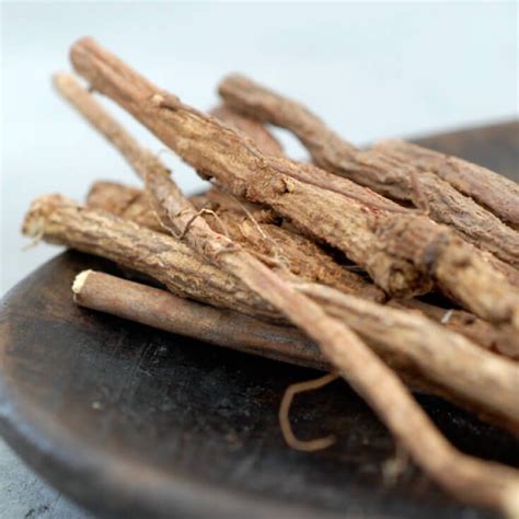 Licorice Root Benefits, Uses and Side Effects - Dr. Axe | Liquirizia ...