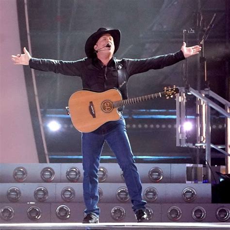 Garth Brooks extends his Las Vegas residency through 2024 - ABC News