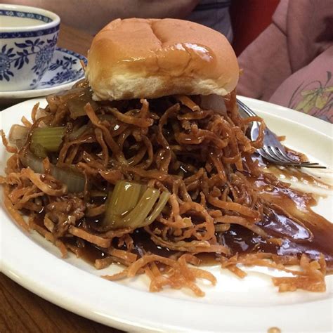 Massachusetts' Chow Mein Sandwich Oozes Gravy and Noodles | Chow mein ...