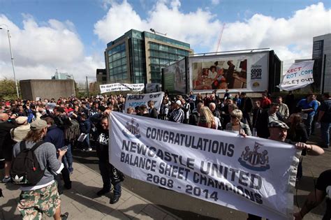 Newcastle United fans protest against owner Mike Ashley - Chronicle Live