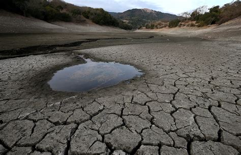 File:PIC- Drought- Lake going dry- 2014.jpg - Glen Canyon Dam AMP