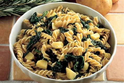 Fusilli With Spinach and Rosemary Recipe - La Cucina Italiana