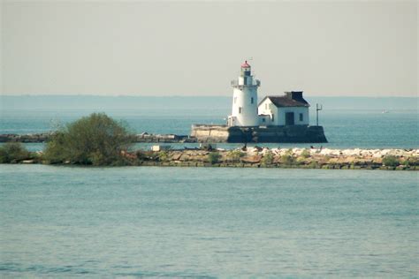 Lighthouse on Lake Erie Cleveland, Ohio | Places to see, Lighthouse, Favorite places