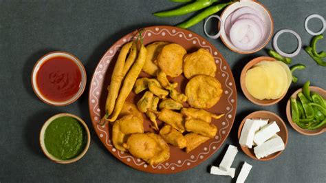 5 Types Of Pakoras - Assorted Pakora Platter Recipe - Monsoon Special ...