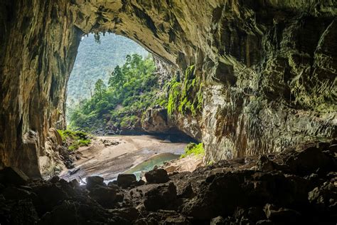 How to explore the world's largest cave, Hang Son Doong, in Vietnam ...