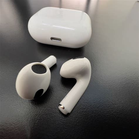 Apple AirPods (3rd Gen) With MagSafe Charging Case University Book ...