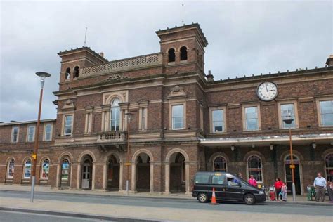 Chester railway station in Chester | englandrover.com