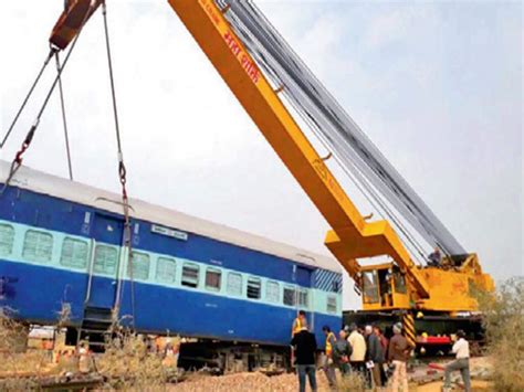 Kalindi Express derails at Tundla: Kalindi ExpressKalindi Express derails at Tundla junction ...