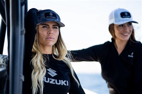 HUK Fishing Women's Icon Long Sleeve | Precision Marine