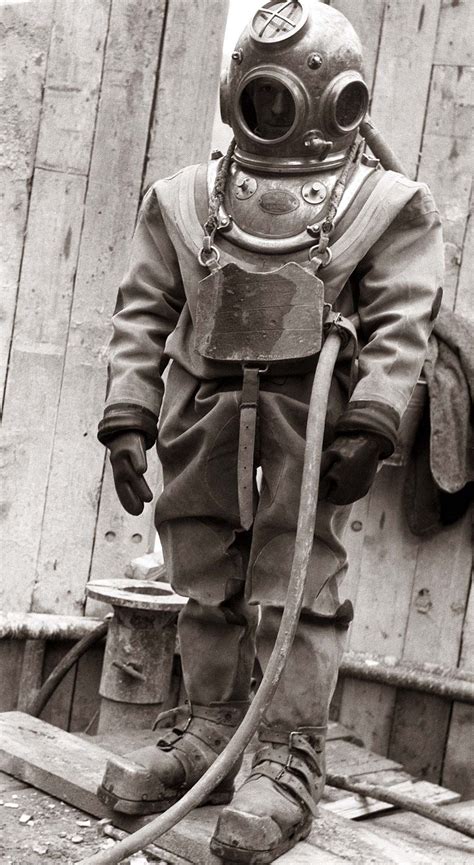 Standard diving dress - Wikipedia | Deep sea diving suit, Deep sea diver, Diving suit