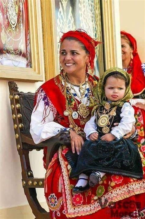 Pin em Portugal | Trajes, Trajes típicos, Roupas tradicionais