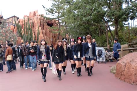 Tokyo Disneyland | Disney Park Nerds