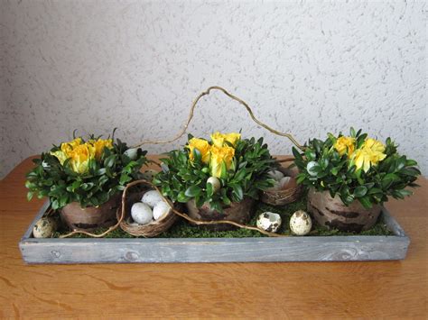 Paastaartjes | Dekoration basteln frühling, Ostern blumenarrangements, Ostern tischdekoration