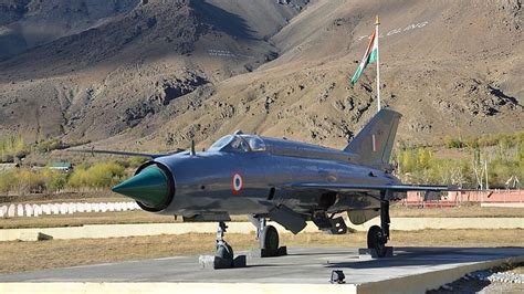 This is the MiG-21 Bison, the fighter jet Wg Cdr Abhinandan flew to ...