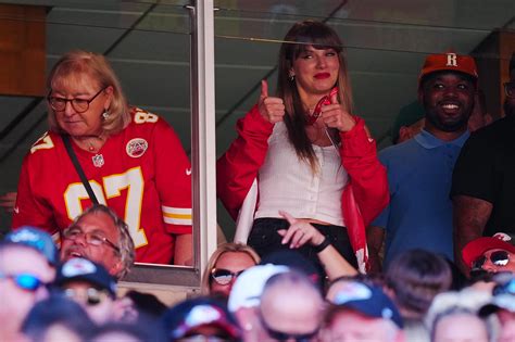 Celebrity Kansas City Chiefs Fans: Taylor Swift, Paul Rudd and More | Us Weekly