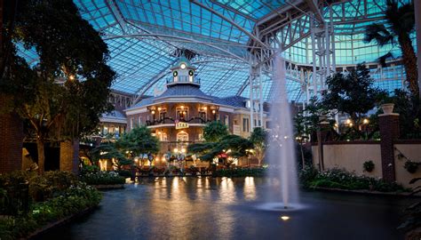 A Christmas Tradition In Nashville: Gaylord Opryland Hotel - FOCUS on ...