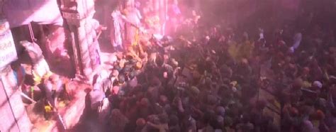 Holi Celebrated In Banke Bihari Mandir - medianews18