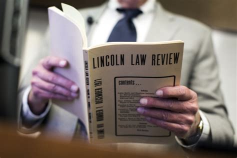 Legal deans and students push to change California's bar exam | LAist