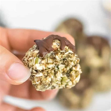 No Bake Oatmeal Protein Balls - kiipfit.com