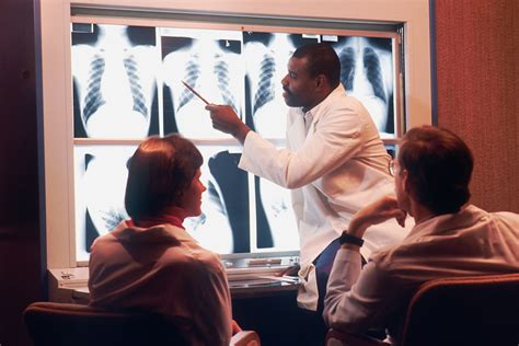 14 Pros and Cons of Being an X-Ray Technician