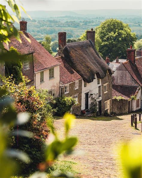 Gold Hill, Shaftesbury : r/EnglandPics