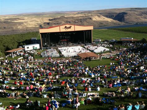 SuzNews: Train Concert Maryhill Winery